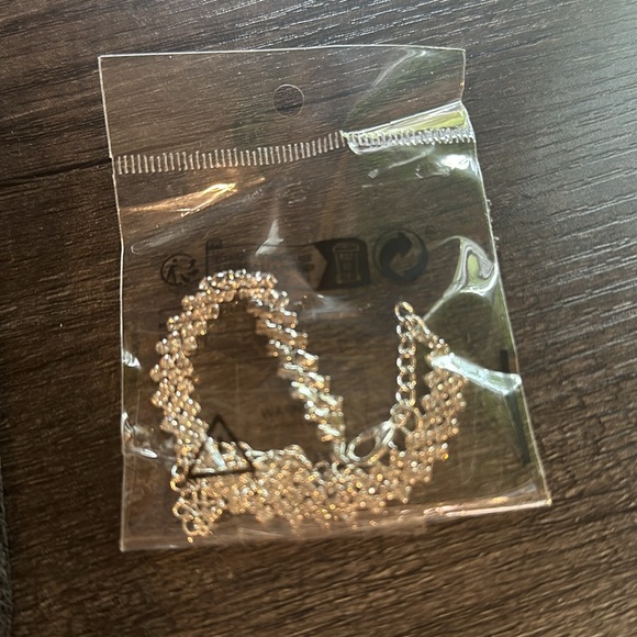 Women’s Anklet (Fashion) (Silver Color) (Ankle Bracelet) (Foot Jewelry) - Picture 2 of 4